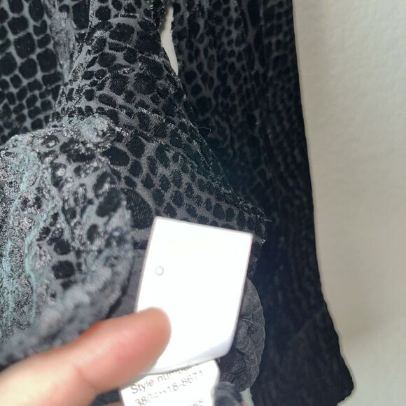 PAIGE Toscani Blouse Silk Blend Black Crocodile Burnout Velvet Top Womens XS - Picture 9 of 11